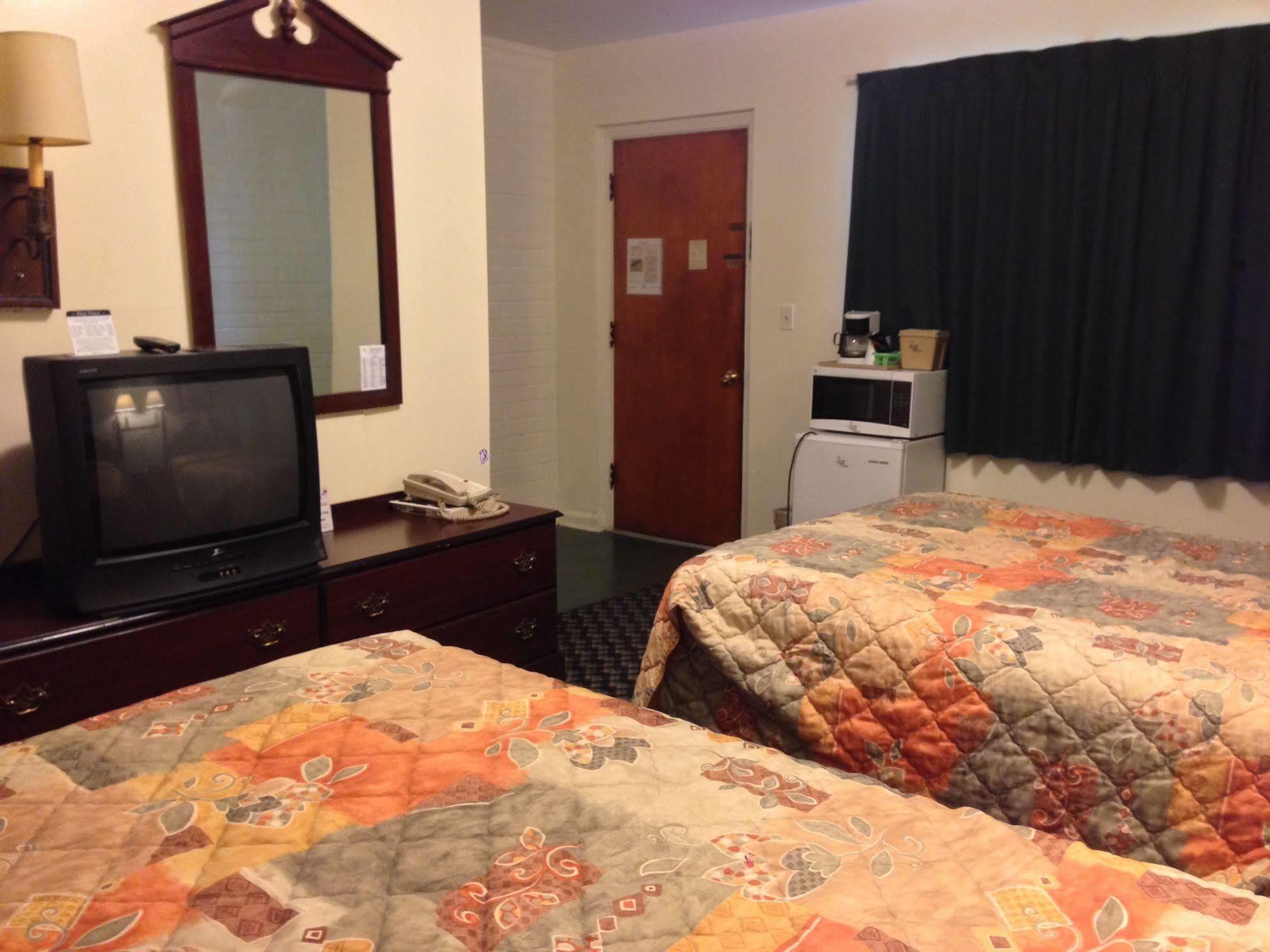 Villa Rosa Motel Painesville Extérieur photo